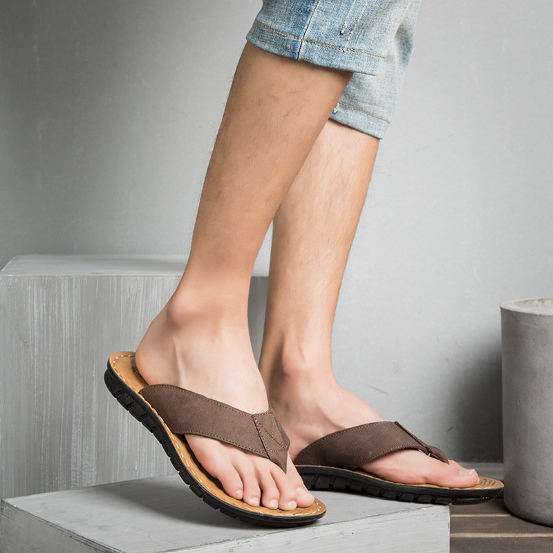 2019 new men's flip-flops summer beach shoes non-slip sandals trend leather massage sandals men